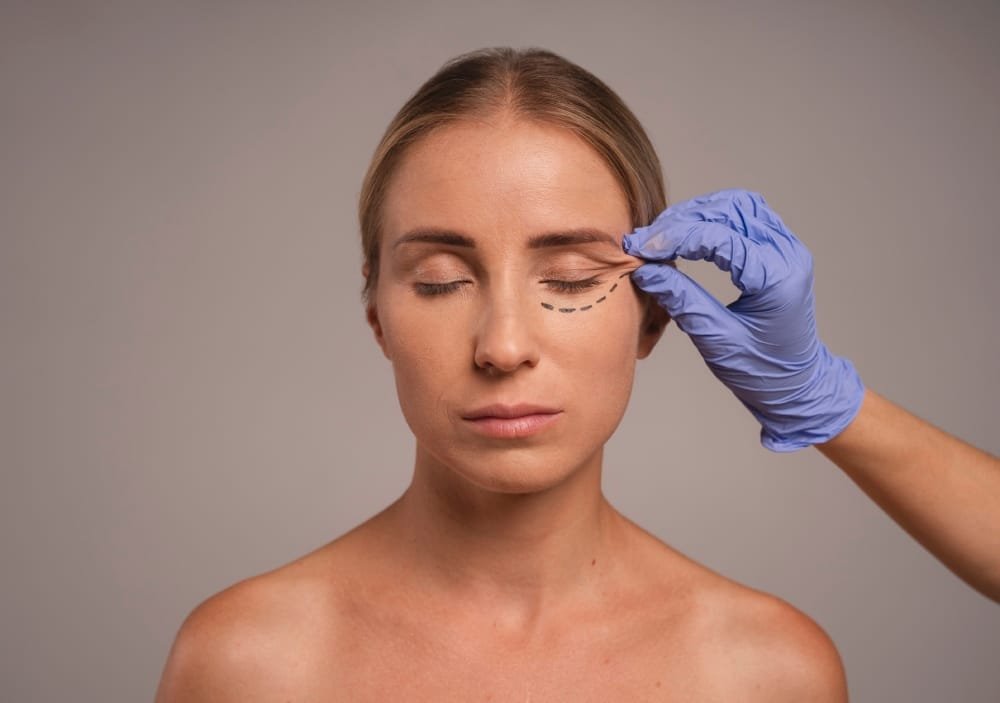 woman preparing for threadlift
